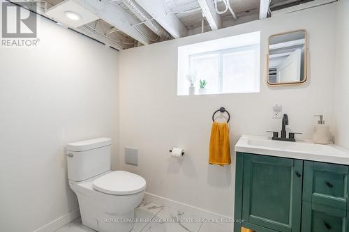 26 Weir Street S, Hamilton, ON - Indoor Photo Showing Bathroom