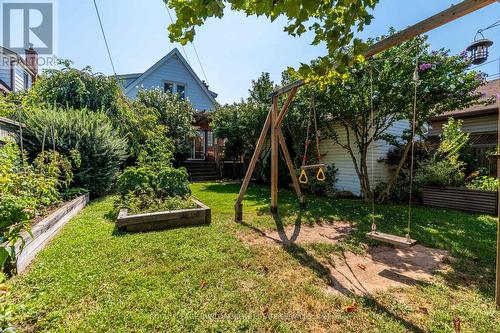 26 Weir Street S, Hamilton, ON - Outdoor