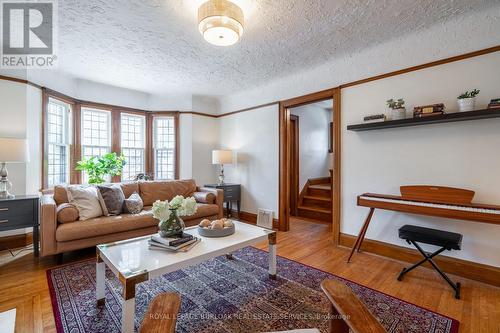 26 Weir Street S, Hamilton, ON - Indoor Photo Showing Living Room