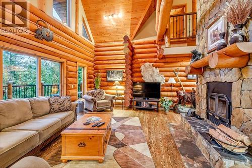 4580 Timberline Crescent, Fernie, BC - Indoor Photo Showing Living Room With Fireplace
