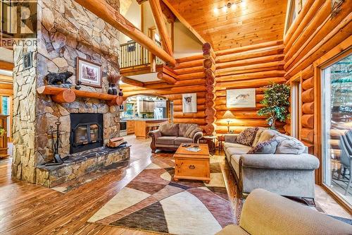 4580 Timberline Crescent, Fernie, BC - Indoor Photo Showing Living Room With Fireplace