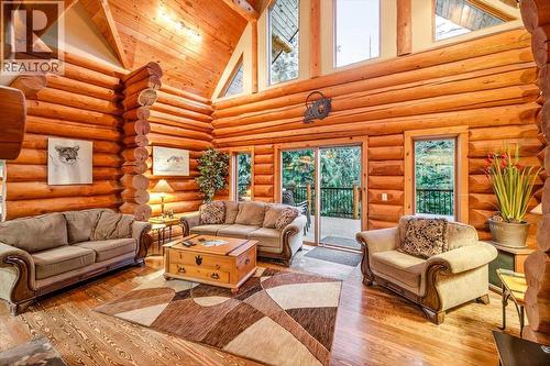4580 Timberline Crescent, Fernie, BC - Indoor Photo Showing Living Room