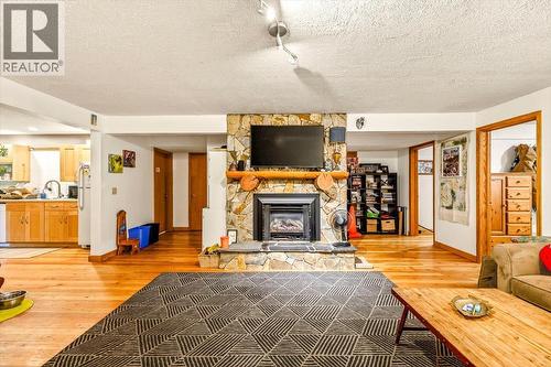 4580 Timberline Crescent, Fernie, BC - Indoor Photo Showing Living Room With Fireplace