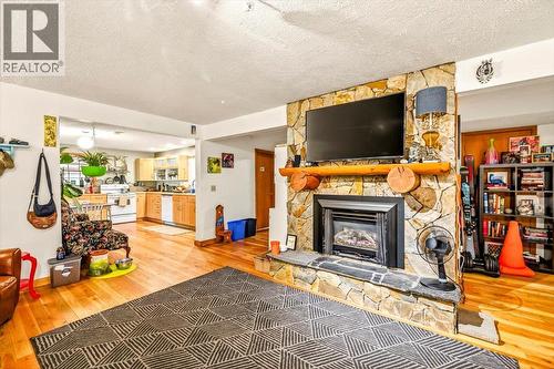 4580 Timberline Crescent, Fernie, BC - Indoor Photo Showing Living Room With Fireplace