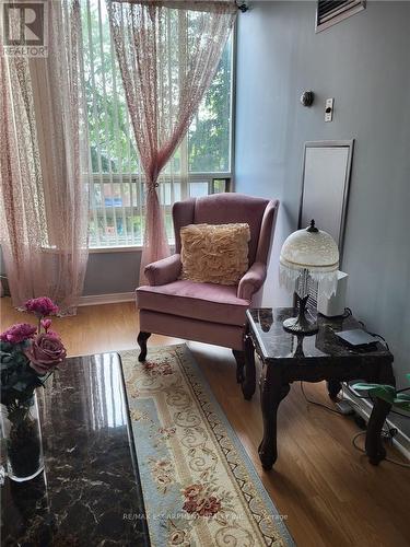306 - 75 King Street E, Mississauga, ON - Indoor Photo Showing Living Room