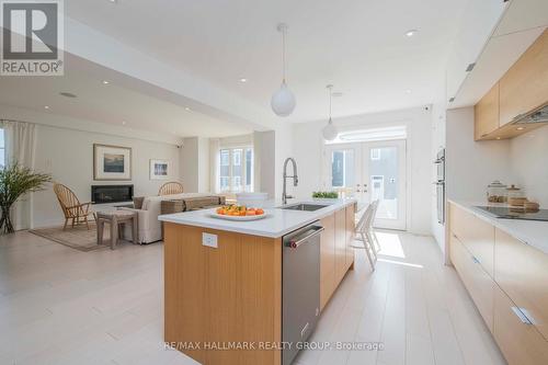 106 Hackamore Crescent, Ottawa, ON - Indoor Photo Showing Kitchen With Upgraded Kitchen