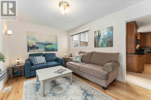 594 Noble Crescent, Ottawa, ON - Indoor Photo Showing Living Room