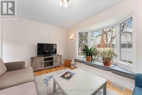 594 Noble Crescent, Ottawa, ON - Indoor Photo Showing Living Room