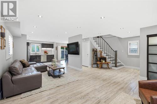 234 Billings Crescent, Newmarket, ON - Indoor Photo Showing Other Room