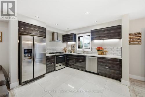 234 Billings Crescent, Newmarket, ON - Indoor Photo Showing Kitchen