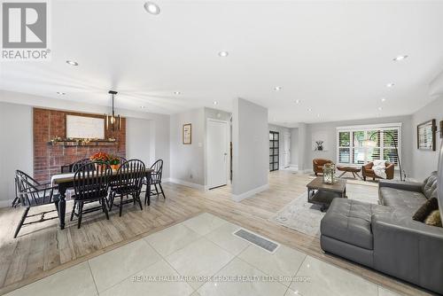 234 Billings Crescent, Newmarket, ON - Indoor Photo Showing Living Room