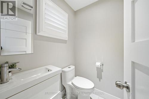 234 Billings Crescent, Newmarket, ON - Indoor Photo Showing Bathroom