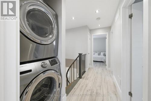 234 Billings Crescent, Newmarket, ON - Indoor Photo Showing Laundry Room