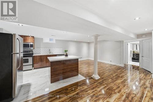 234 Billings Crescent, Newmarket, ON - Indoor Photo Showing Kitchen