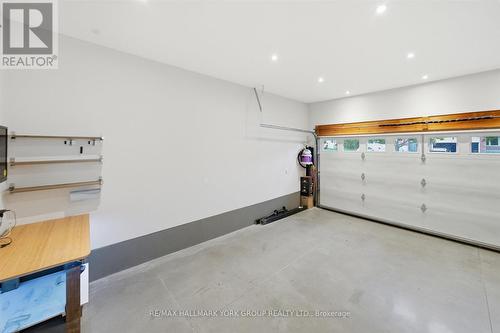 234 Billings Crescent, Newmarket, ON - Indoor Photo Showing Garage