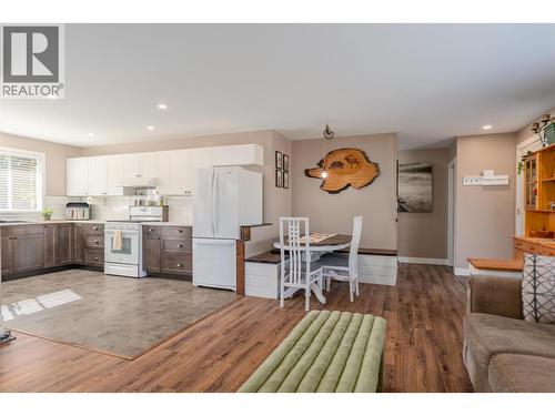 204 Pinewood Drive, Castlegar, BC - Indoor