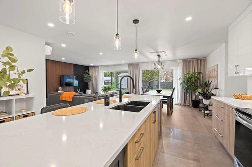 Vue d'ensemble - 315 11E Avenue, Saint-Zotique, QC - Indoor Photo Showing Kitchen With Double Sink With Upgraded Kitchen