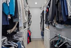 Walk-in closet - 
