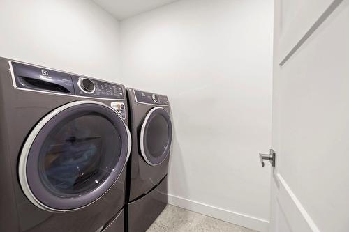 Salle de lavage - 315 11E Avenue, Saint-Zotique, QC - Indoor Photo Showing Laundry Room
