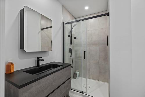 Salle de bains - 315 11E Avenue, Saint-Zotique, QC - Indoor Photo Showing Bathroom