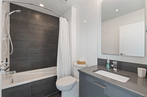 904-838 Broughton St, Victoria, BC - Indoor Photo Showing Bathroom