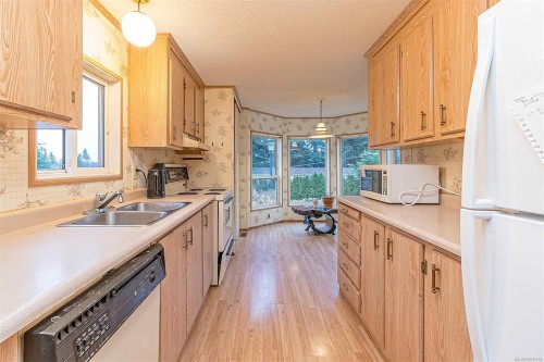 211-2779 Stautw Rd, Central Saanich, BC 