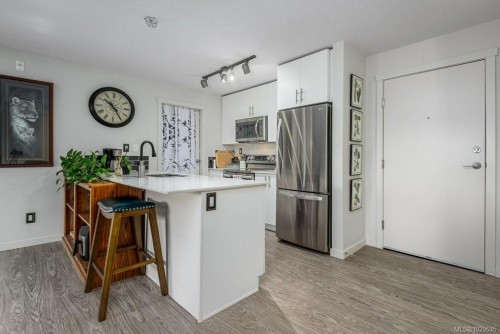 205-1944 Riverside Lane, Courtenay, BC - Indoor Photo Showing Kitchen