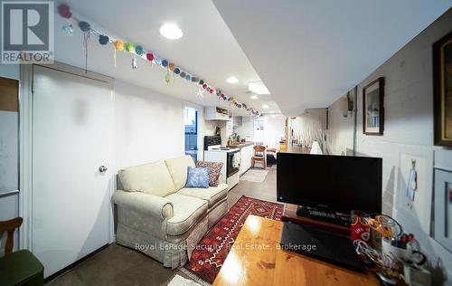 410 Manning Avenue, Toronto, ON - Indoor