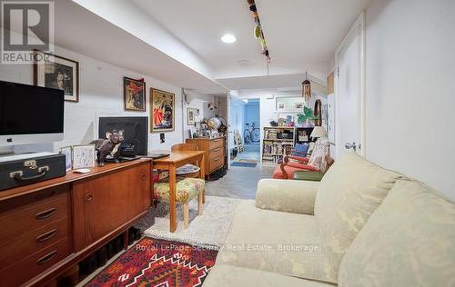 410 Manning Avenue, Toronto, ON - Indoor