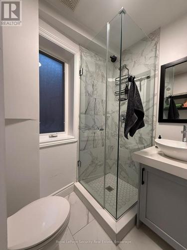 410 Manning Avenue, Toronto, ON - Indoor Photo Showing Bathroom
