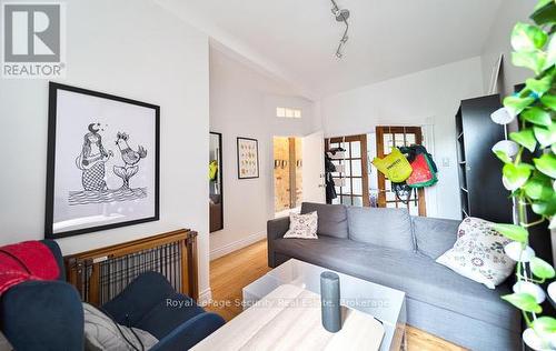 410 Manning Avenue, Toronto, ON - Indoor Photo Showing Living Room