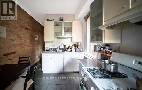 410 Manning Avenue, Toronto, ON - Indoor Photo Showing Kitchen