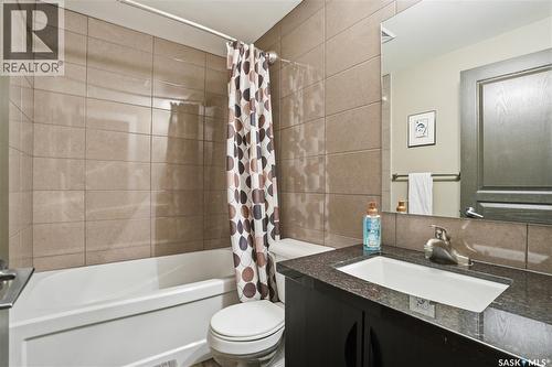 110 721 8Th Street E, Saskatoon, SK - Indoor Photo Showing Bathroom