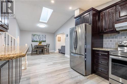 5 Twinoaks Crescent, Hamilton, ON - Indoor Photo Showing Other Room