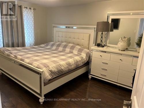 5 Twinoaks Crescent, Hamilton, ON - Indoor Photo Showing Bedroom