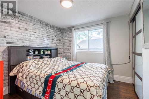 5 Twinoaks Crescent, Hamilton, ON - Indoor Photo Showing Bedroom