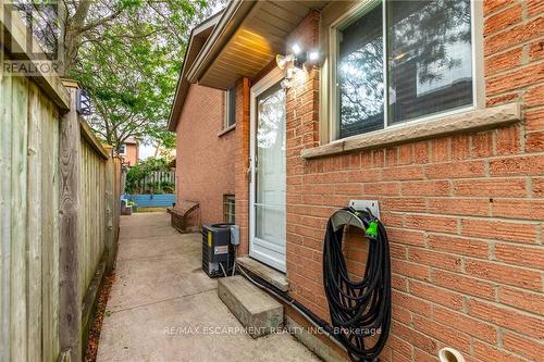 5 Twinoaks Crescent, Hamilton, ON - Outdoor With Exterior