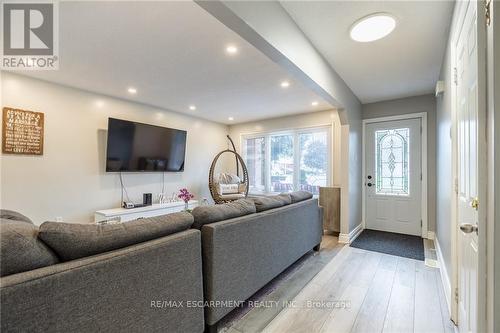 5 Twinoaks Crescent, Hamilton, ON - Indoor