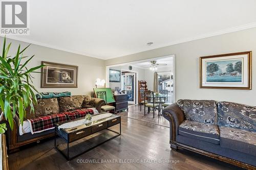 62 Airport Road, Addington Highlands (Addington Highlands), ON - Indoor Photo Showing Living Room