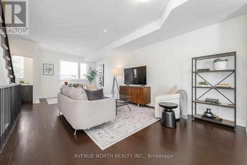 938 Woodroffe Avenue, Ottawa, ON - Indoor Photo Showing Living Room