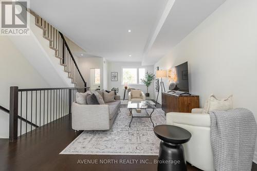 938 Woodroffe Avenue, Ottawa, ON - Indoor Photo Showing Living Room