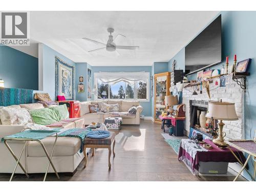 3830 Gellatly Road S, West Kelowna, BC - Indoor Photo Showing Living Room With Fireplace
