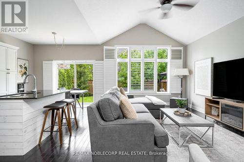 22 Hughes Street, Collingwood, ON - Indoor Photo Showing Living Room