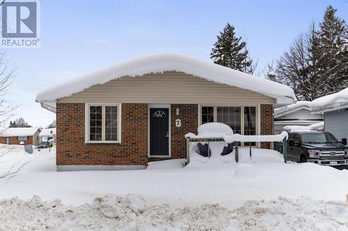 7 Chicora CRES  Sault Ste. Marie, ON P6A 5T1