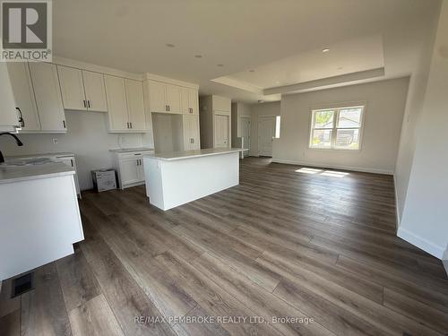 14 Durant Street, Petawawa, ON - Indoor Photo Showing Kitchen
