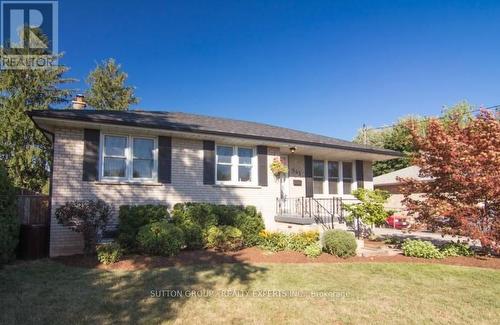 543 TAPLOW CRESCENT  Oakville, ON L6L 4V9