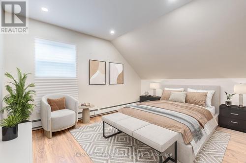 152 Sanford Avenue S, Hamilton, ON - Indoor Photo Showing Bedroom