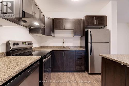 152 Sanford Avenue S, Hamilton, ON - Indoor Photo Showing Kitchen