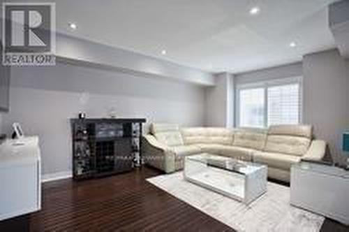 624 Mcconachie Common, Burlington, ON - Indoor Photo Showing Living Room