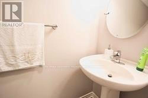 624 Mcconachie Common, Burlington, ON - Indoor Photo Showing Bathroom